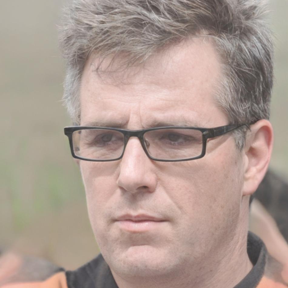 Portrait von Lennart Fürst, einem professionellen Make-up Artist aus Hamburg